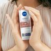 Roll-On-Antitranspirante-Clinical-Femenino-50-mL-imagen-4
