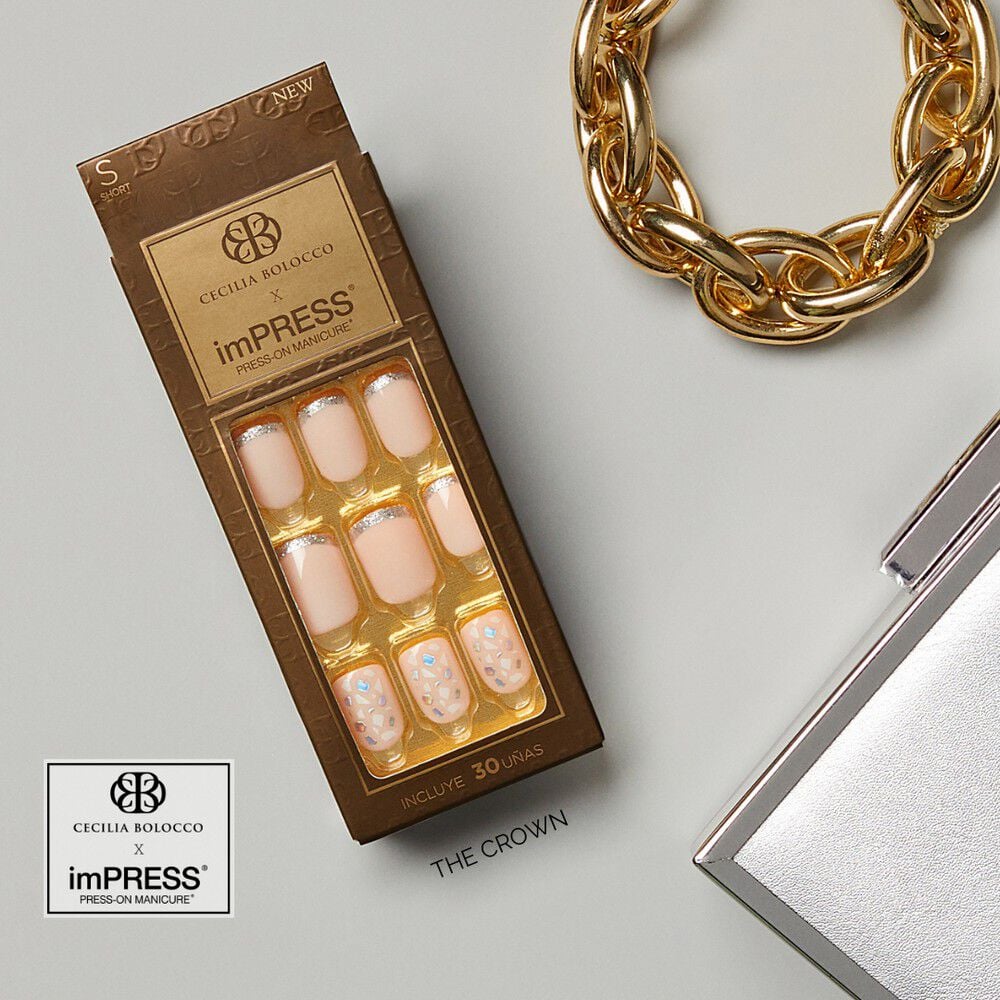 U&ntilde;as-Impress-Cecilia-Bolocco---The-Crown-imagen-1